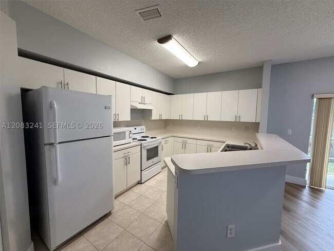 Foto del edificio - 2324 SE 23rd Ave