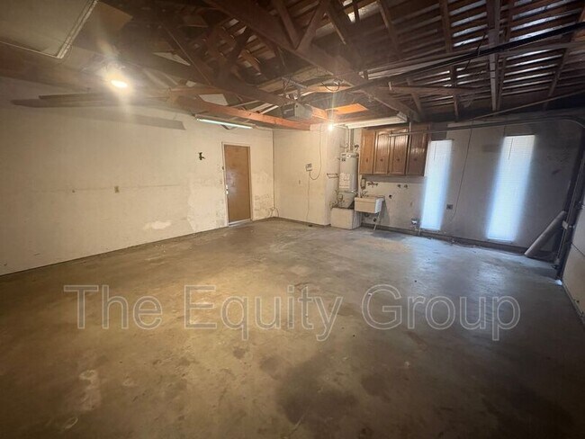 Foto del edificio - 1782 N Klein Ave