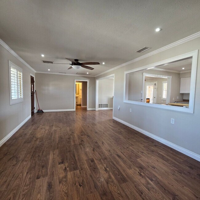 Building Photo - 4 Bedrooms with a Pool & Spa!!