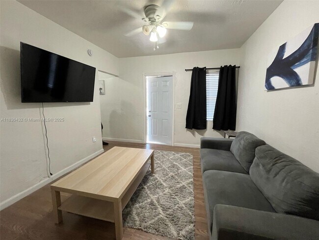 Foto del edificio - 200 NW 13th St