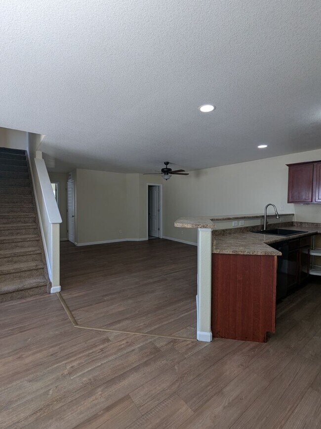 Building Photo - Beautiful 2 Story Townhome with 3 Car Garage!
