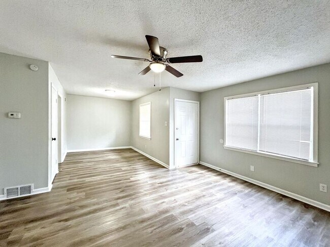 Foto del edificio - 3037 Bluffdale St