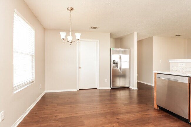 Foto del edificio - 1108 7 Oaks Blvd