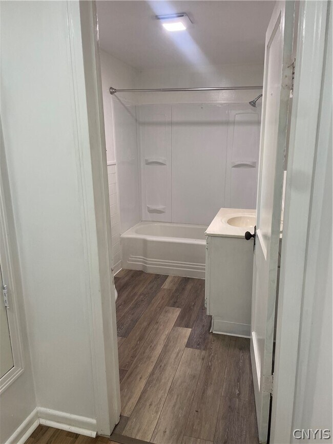 Foto del edificio - 277 US-11