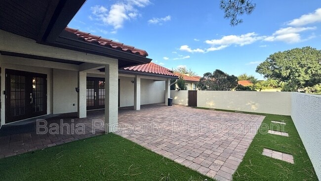 Foto del edificio - 8215 Saragoza Ct