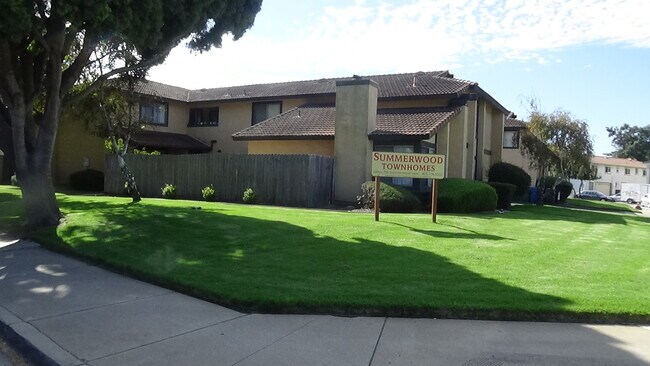 Patio lateral - 725 Summerwood Ln