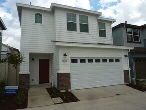 Building Photo - 3219 Sher Ct