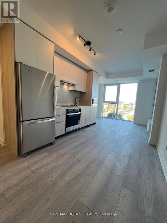 Photo du bâtiment - 1007 The Queensway