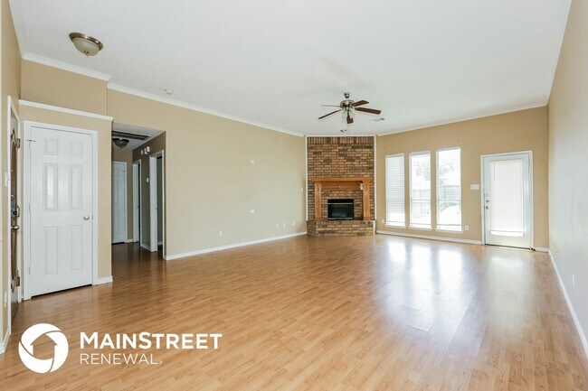 Foto del edificio - 740 Regalwood Dr