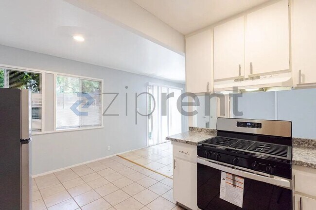 Building Photo - 709 Adeline Pl