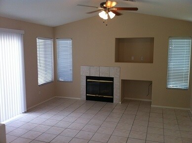 Foto del edificio - 4 bed 2 bath hm located in The Seasons SW ...