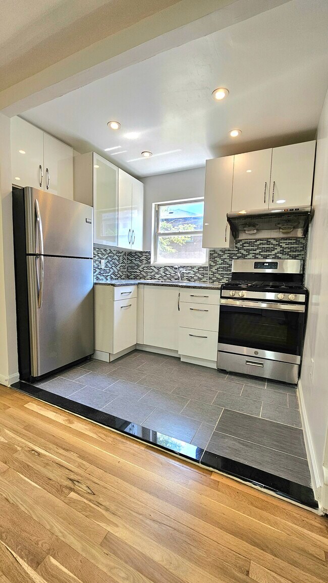 Foto del edificio - 288 W 236th St