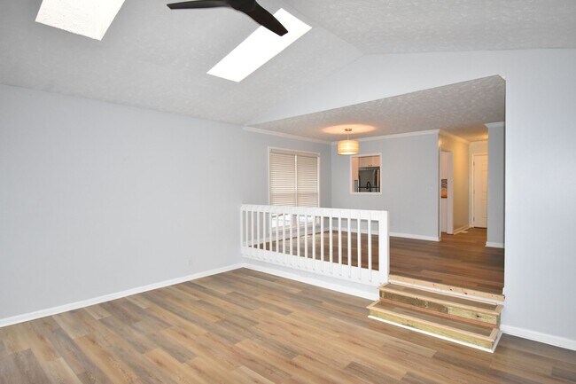 Building Photo - 3 Bedroom and 2 Bath Home (Pets Considered)