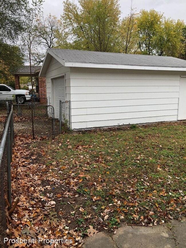 Building Photo - 3 br, 1 bath House - 2133 W Calhoun St