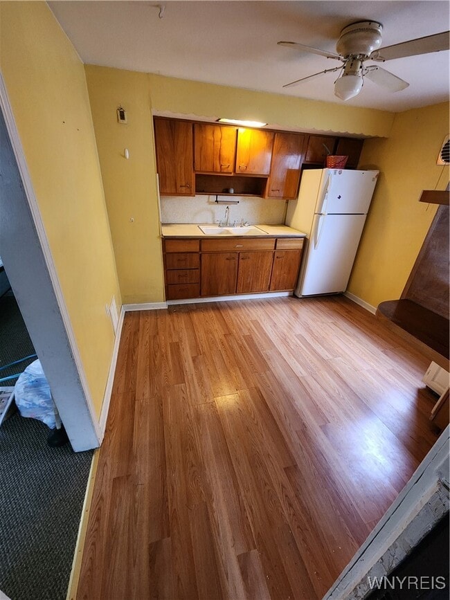 Building Photo - 27 Folger St