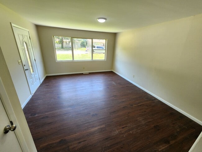 Building Photo - Spacious 3-Bedroom, 2-Bathroom Home COMING...