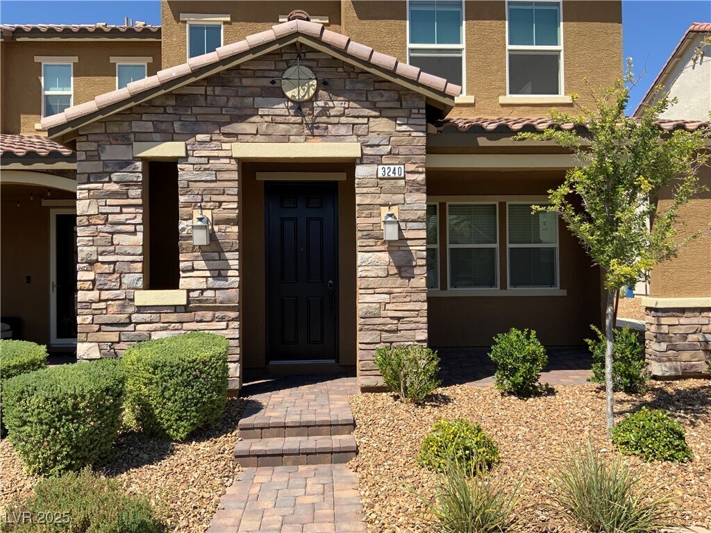 Foto principal - 3240 Avernus Ave