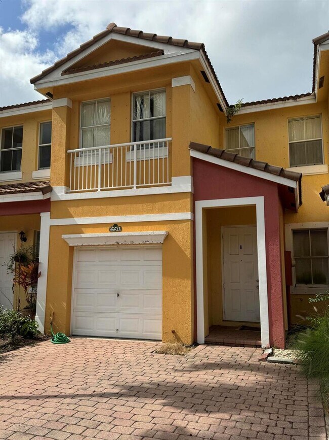 Building Photo - 2271 Shoma Dr
