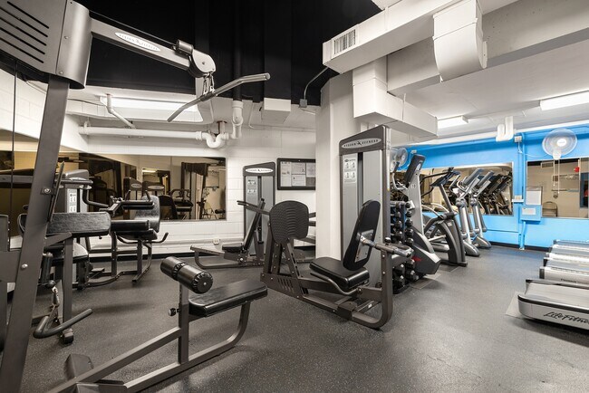 Foto del edificio - 2626 N Lakeview Ave