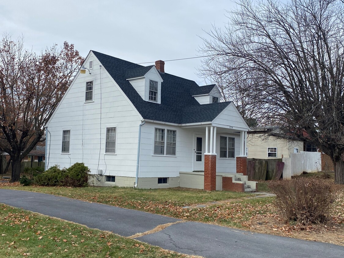 Foto principal - 2234 W Main St