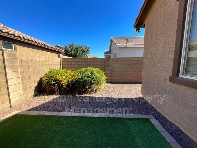 Photo - 3432 E Russell St House