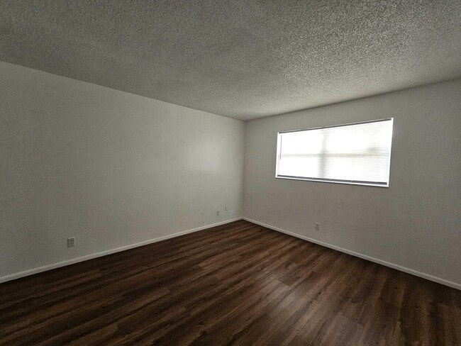 Building Photo - 8001 Fairview Dr