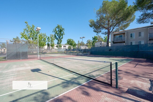 Foto del edificio - Prime Hacienda Heights 2-Bedroom Condo wit...