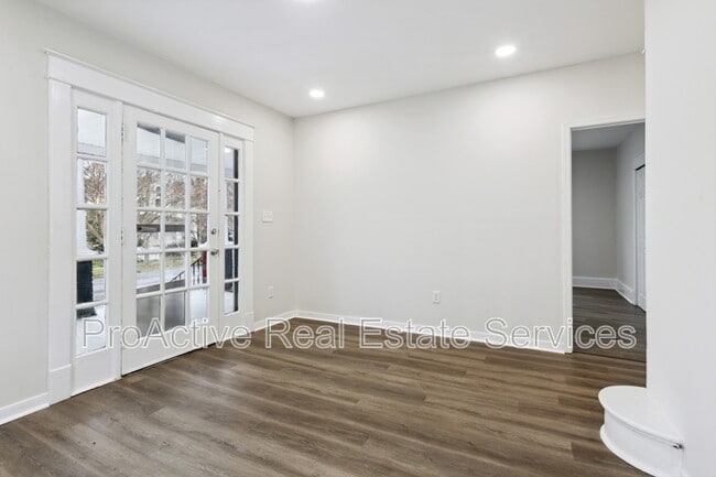 Building Photo - 1307 Holly Ave