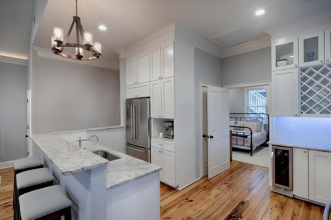 Building Photo - 203 W Waldburg St