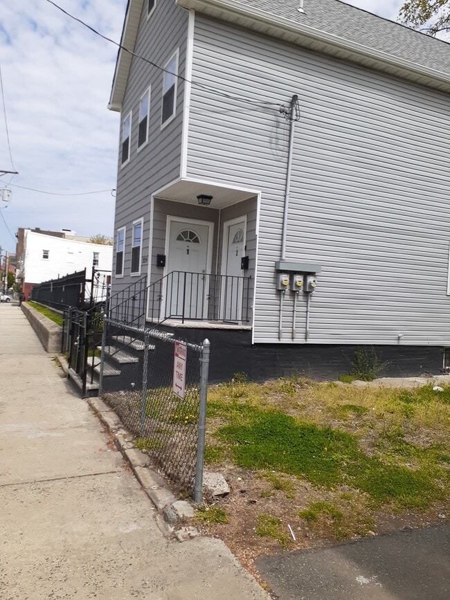 Building Photo - 224 Fairmount Ave