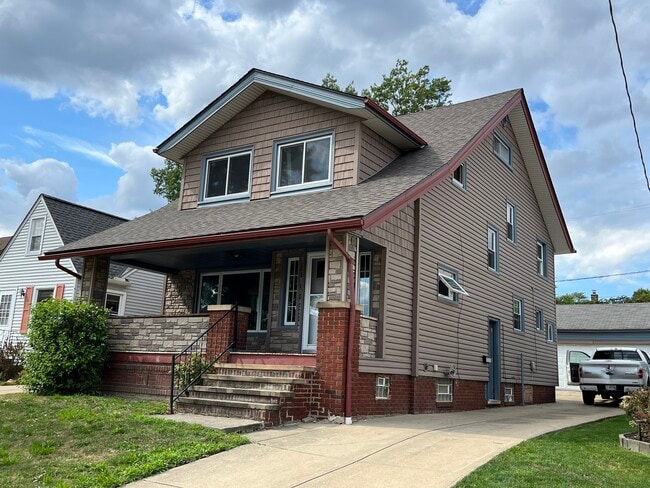 Building Photo - 2212 Fairdale Ave