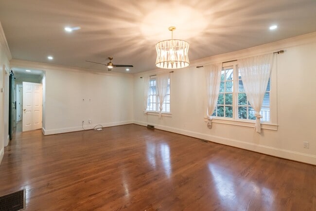 Foto del edificio - Spacious charmer in the heart of Dilworth ...
