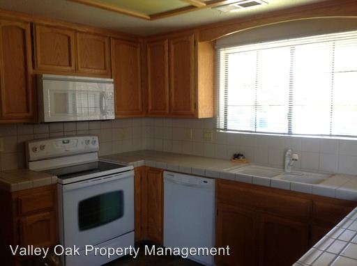 Building Photo - 2325 Manor Oak Dr