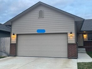 Building Photo - 5270 N Cypress Cir