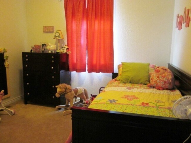 Foto del edificio - Beautifully Updated 3Bed/3Bath Townhome!