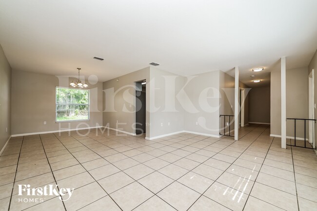 Building Photo - 718 Kingswood Loop