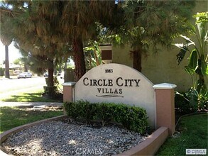 Building Photo - 1083 Circle City Dr