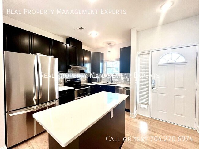 Foto del edificio - 729 Grandin Rd