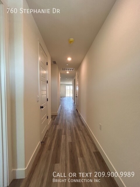 Building Photo - 760 Stephanie Dr