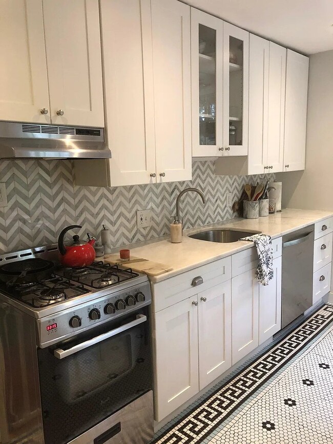 Photo - 115 E Laurel Ave Apartment