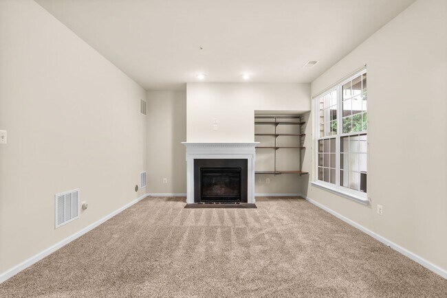 Foto del edificio - 3 Bedroom 3.5 Bathroom - Wheaton Townhouse...