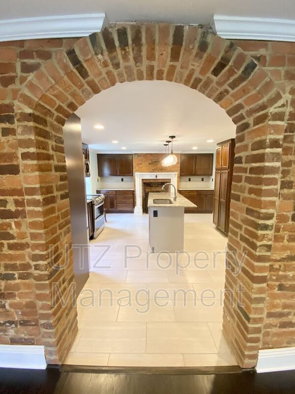 Foto del edificio - 116 E Main St