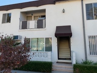 Entrada - 12160 Montana Ave