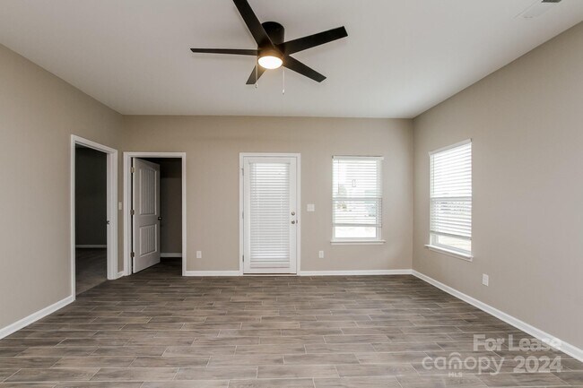 Foto del edificio - 803 Foxmeade Ct
