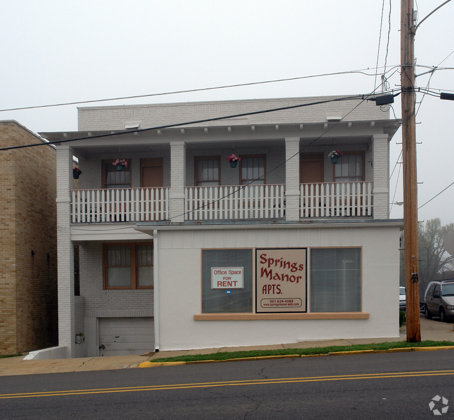 Building Photo - Springs Manor Apartments