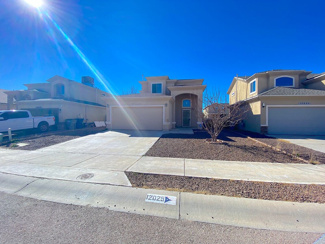 Foto principal - Northeast El Paso 4 Bed Plus Loft w/ Refri...