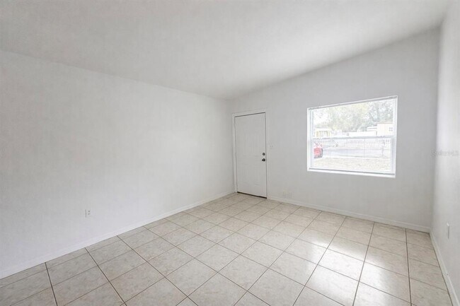 Foto del edificio - 1624 Queensway Rd