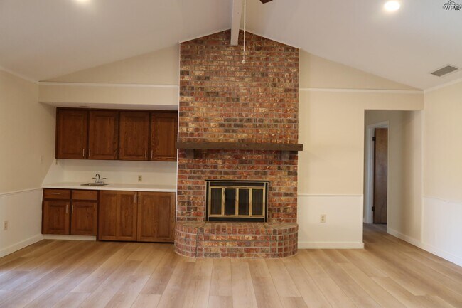 Foto del edificio - 4819 Royal Oak St