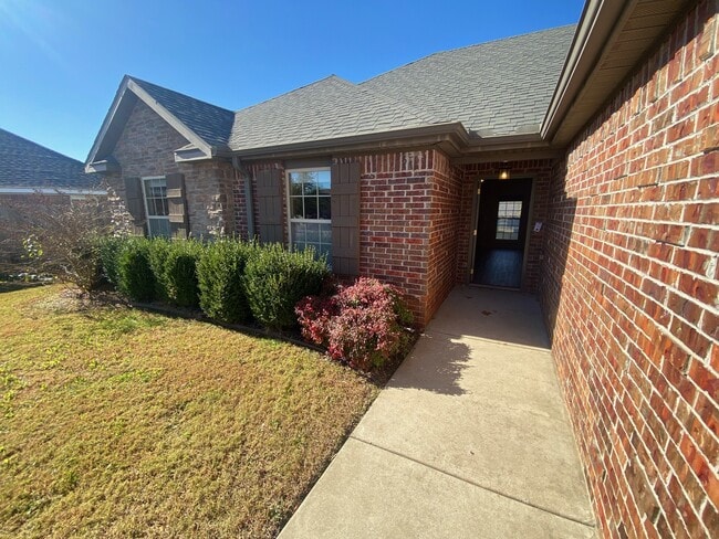 Building Photo - 450 Remson Ln