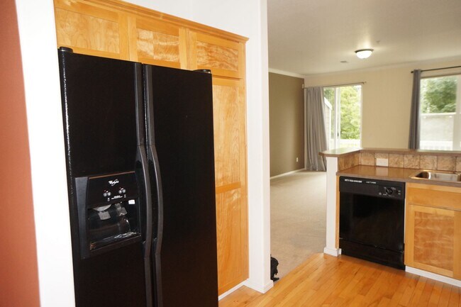Foto del edificio - 2738 NW Kennedy Ct